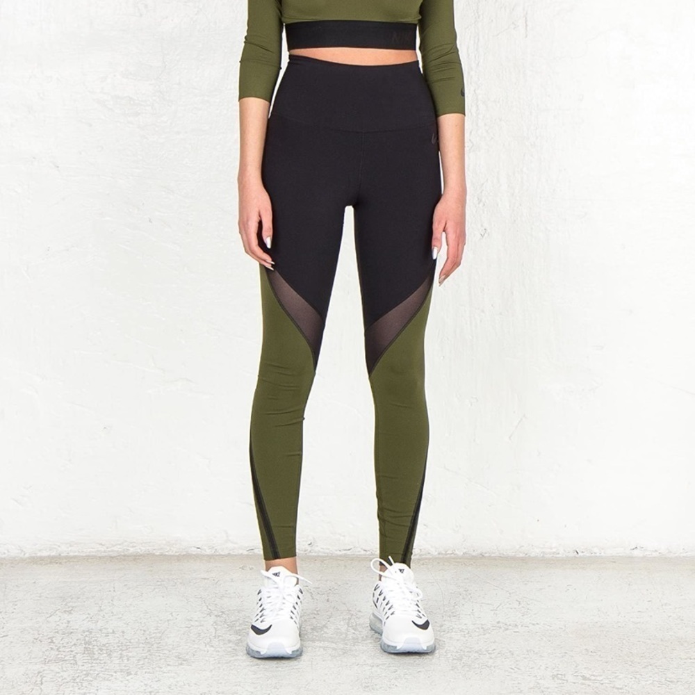 Nike Women’s Essential Training Tights Size Large